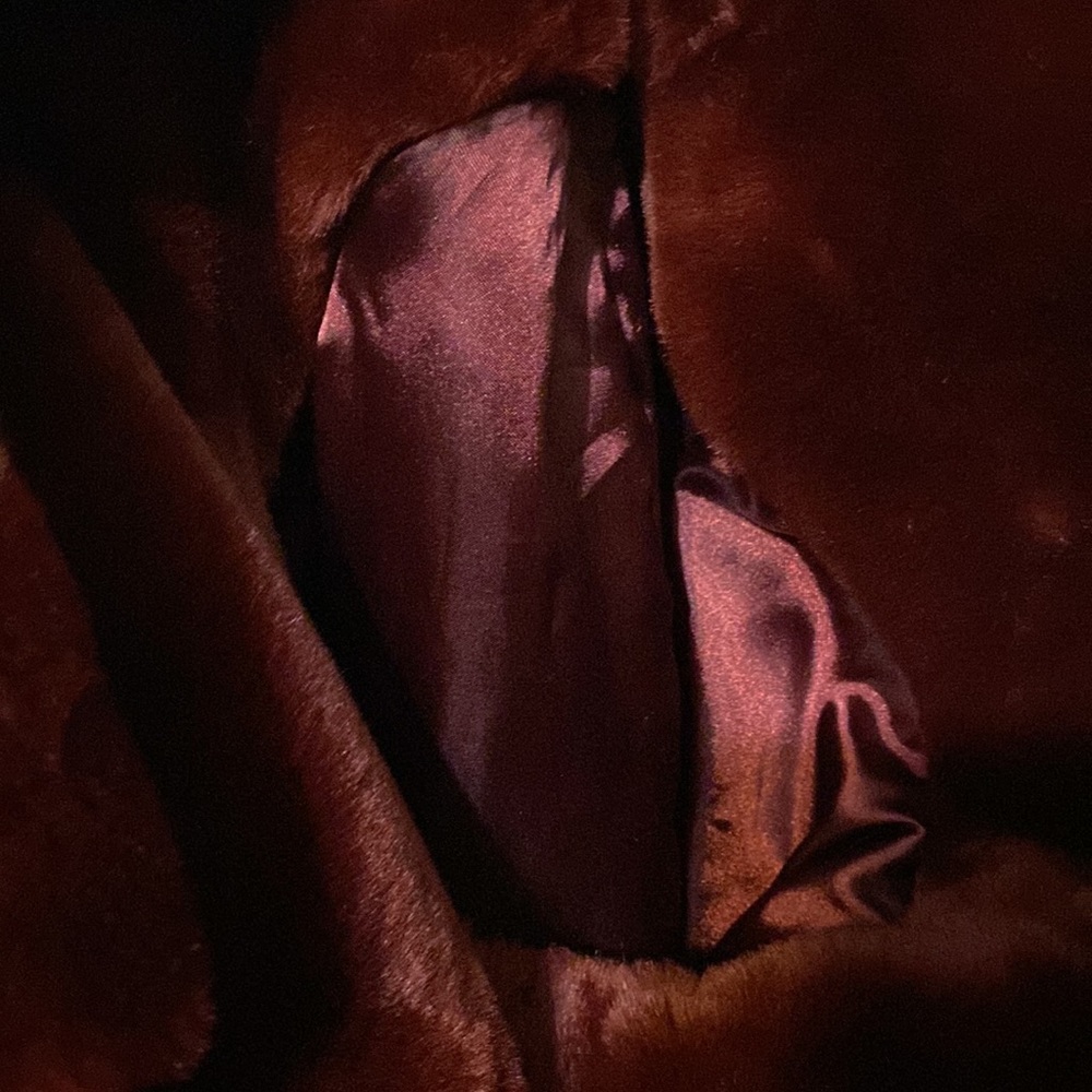 Plus Queen Size Like New Wilsons Red Leather Jacket. Fur Hood quilt lined. - Picture 8 of 14